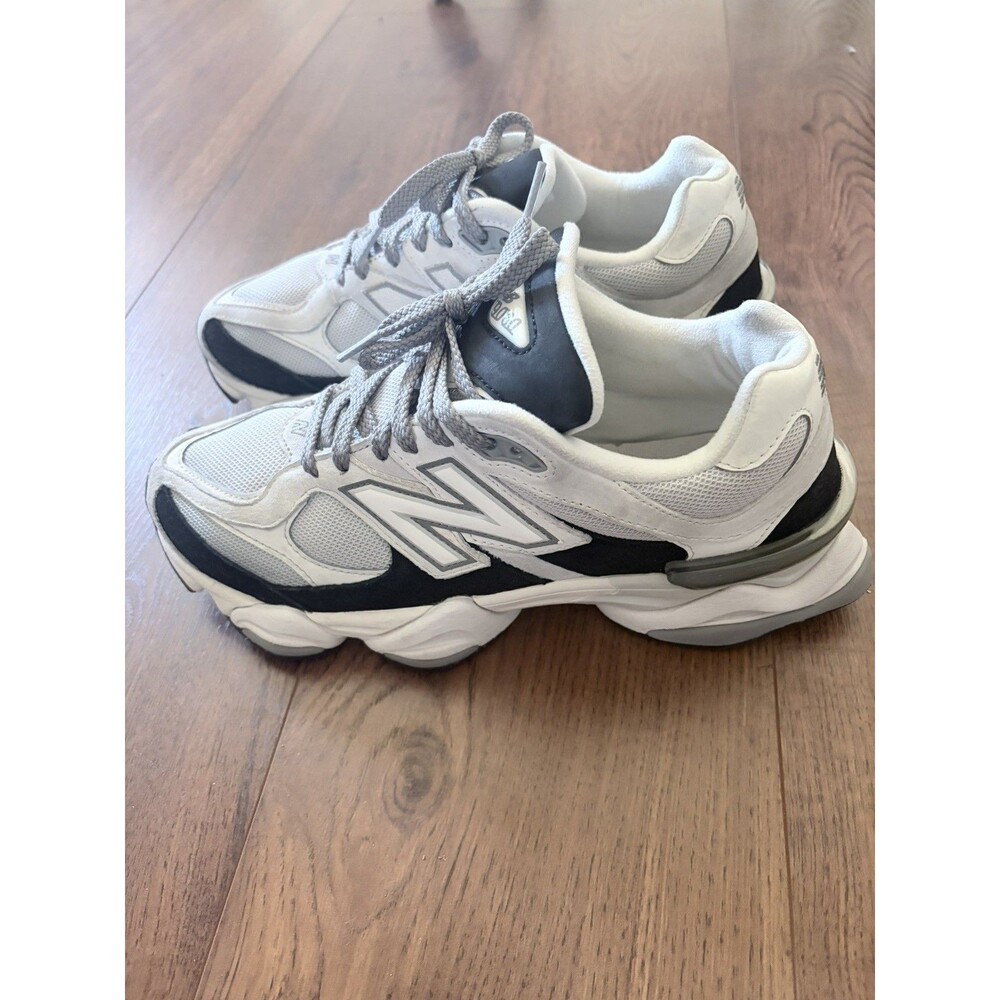 Men’s New Balance 9060 Low Top Lace-Up Sneakers Size 8.5 White/Gray/Black